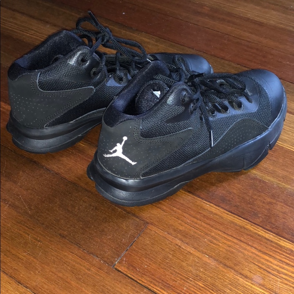 Air Jordan | 3.5 Y | Boys Black High Tops